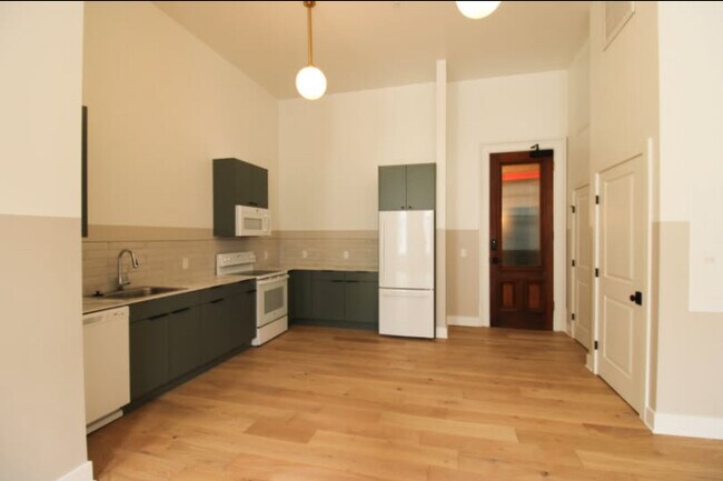 Building Photo - City Hall