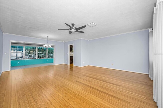 Building Photo - 1387 Hill Dr