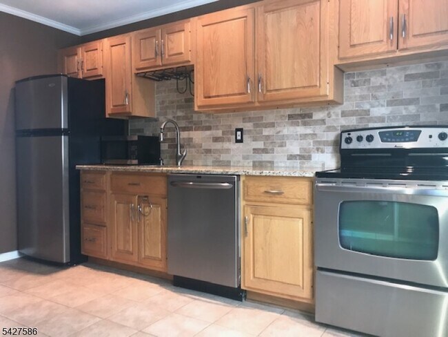 Building Photo - 7D Troy Dr