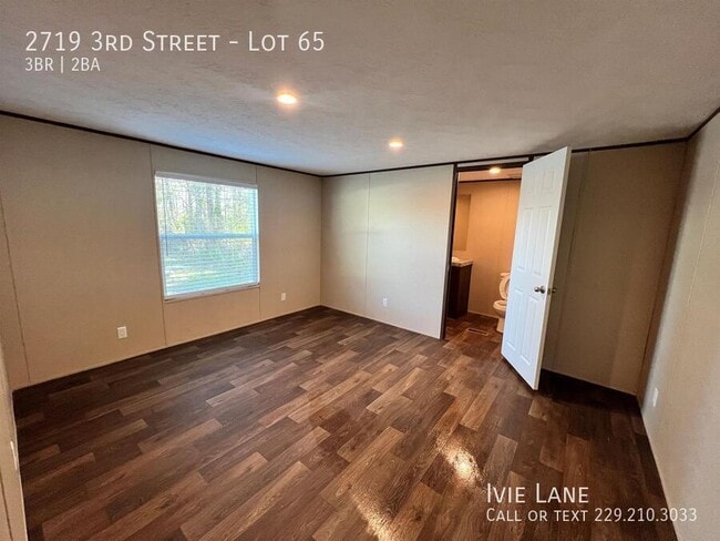 Building Photo - 2719 3rd St