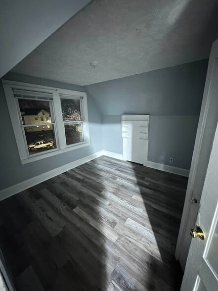 Building Photo - 478 S Main St