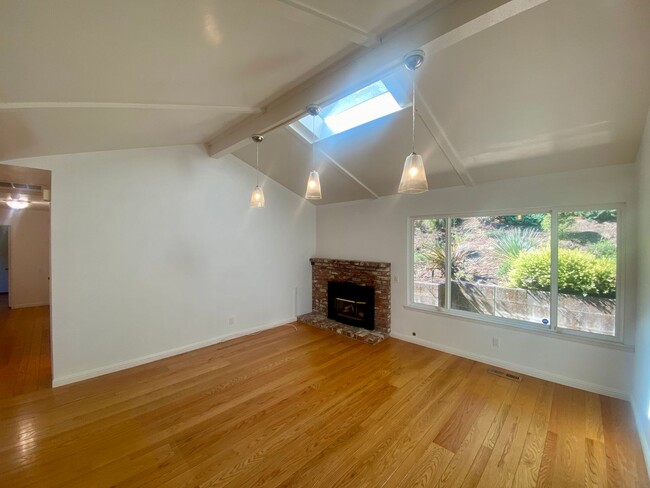 Building Photo - Nice Single Level Home in Moraga Available...