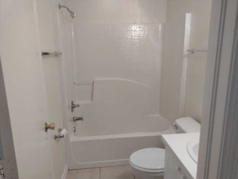 Building Photo - 7446 Pond Cir