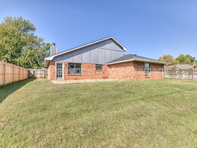 Building Photo - 2320 Yellowstone Dr