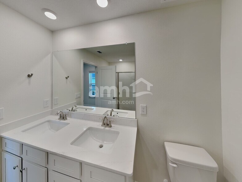 Building Photo - 5986 Pinewood Ests Dr