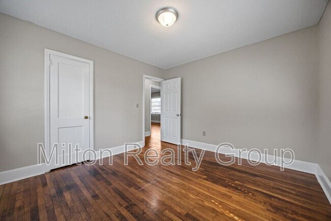 Building Photo - 1208 S 9th St