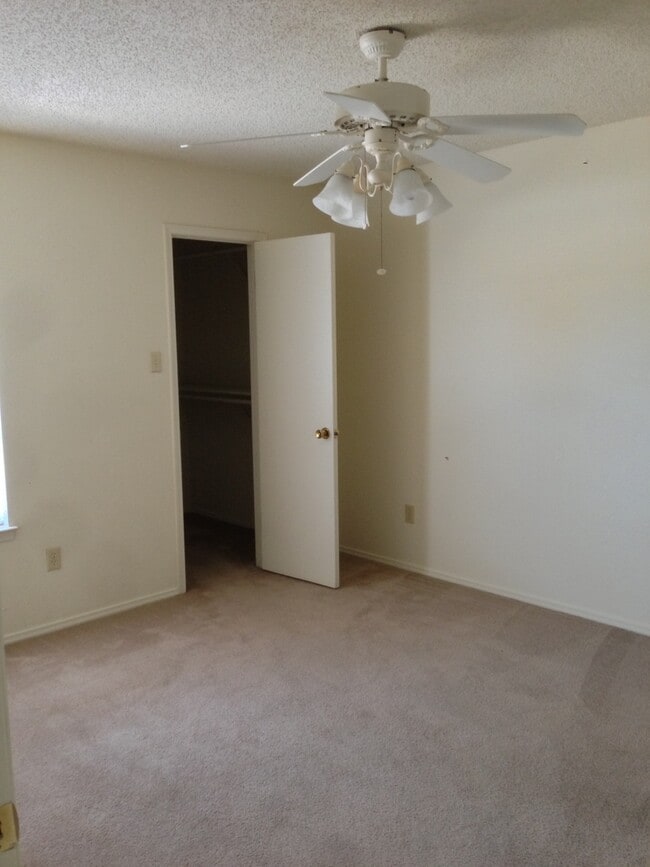 Building Photo - Duplex