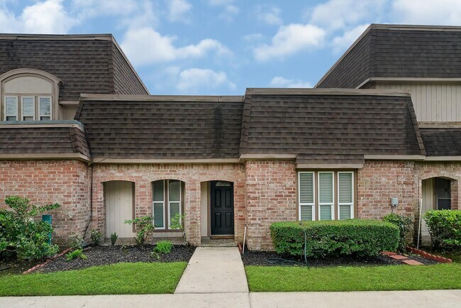 Building Photo - 2908 Camelot Ln