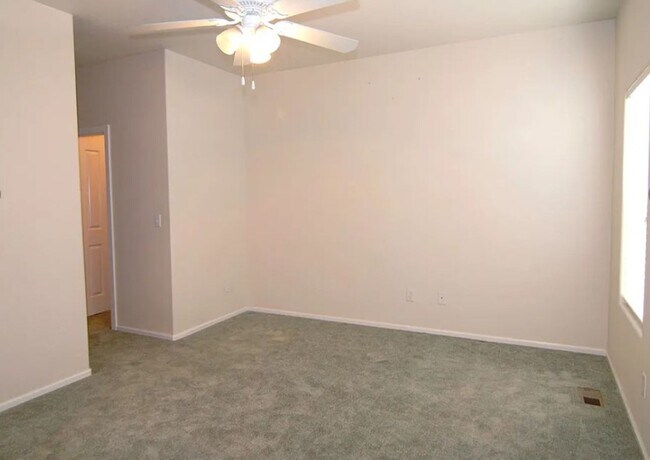 Building Photo - 3 Bedroom Home in North Albany!