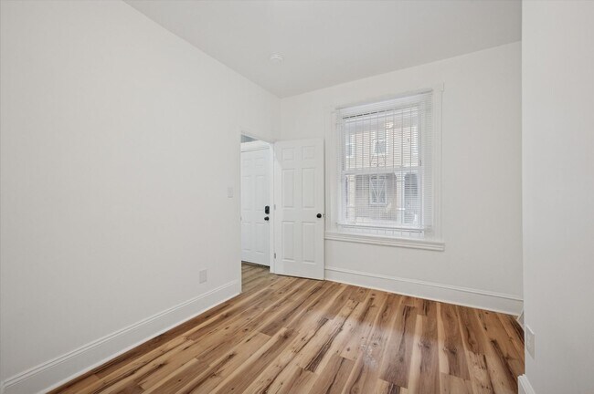 Building Photo - 2 Bedroom House West Philly