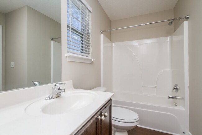 Building Photo - 3338 Cotswold Ln