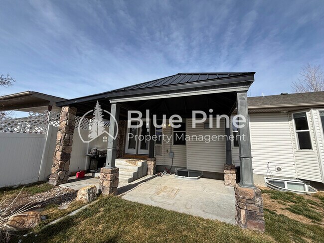 Building Photo - 3736 Ellendale Cir