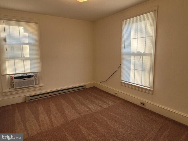 Building Photo - 409 N Washington St