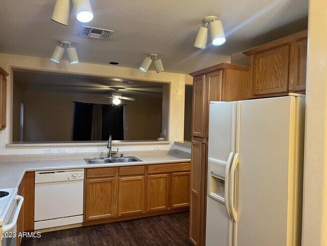 Building Photo - 10289 N 115th Dr