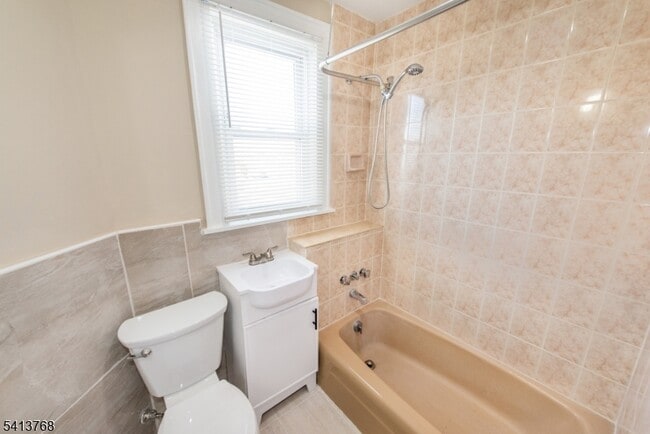 Building Photo - 116 Eagle St