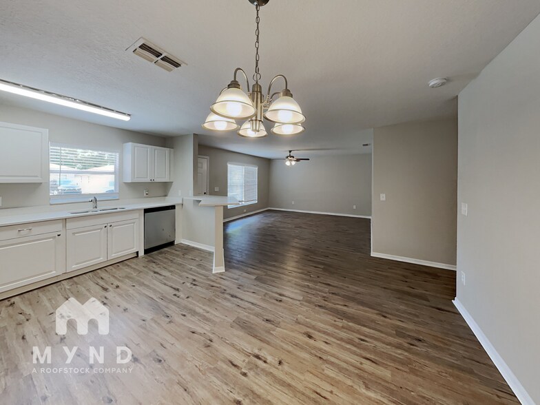 Building Photo - 3608 E 38th Ave