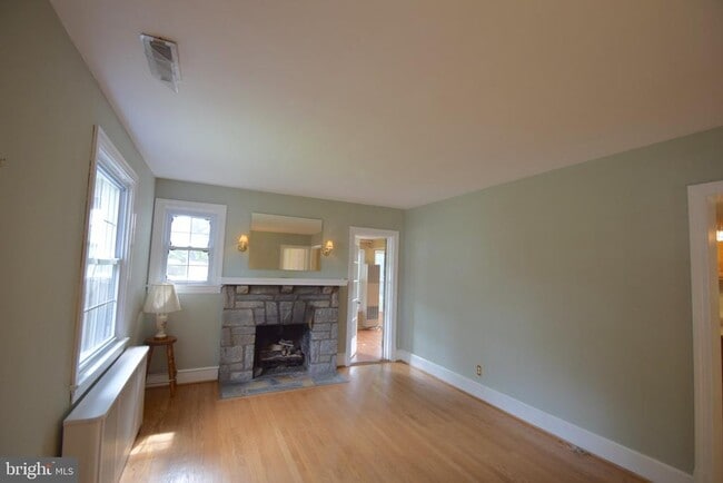 Building Photo - 4610 3rd St S