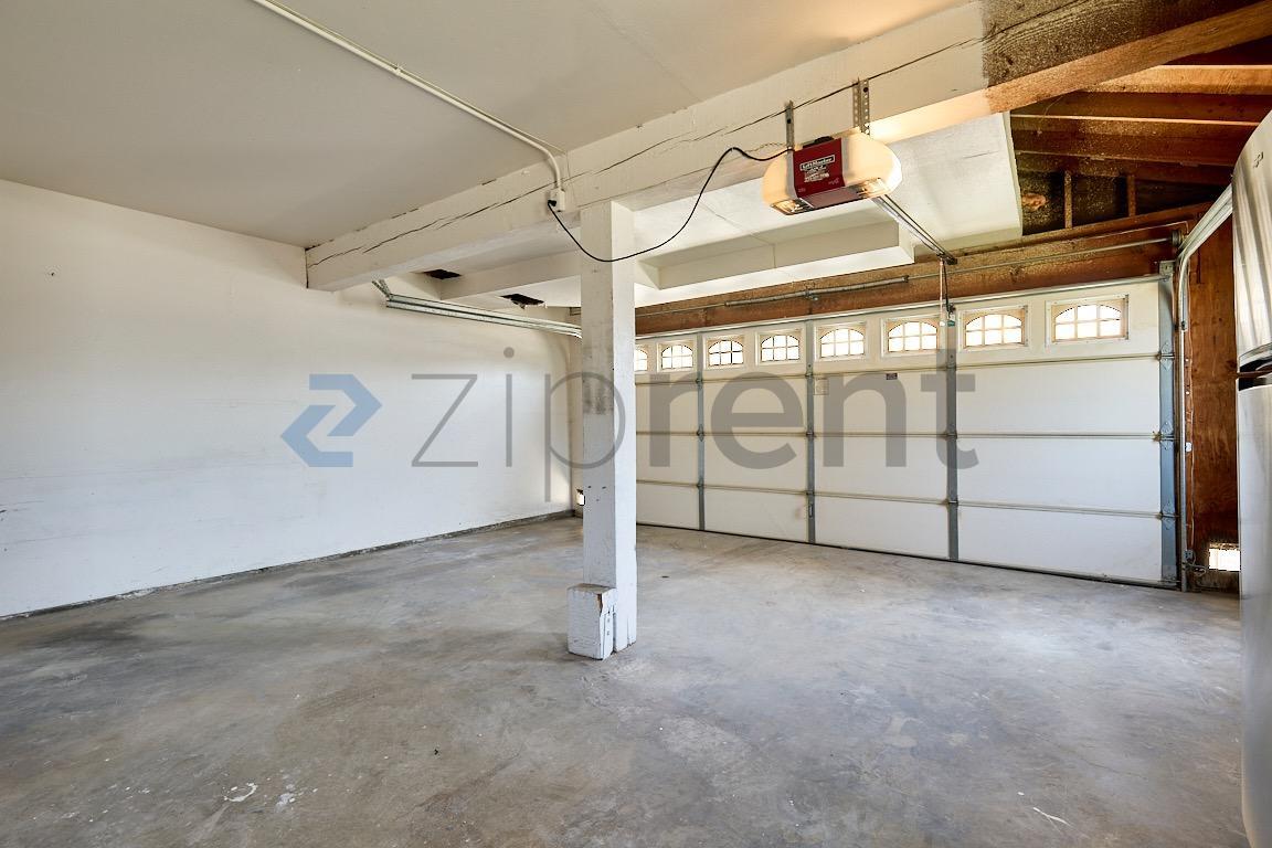 Building Photo - Unit A
