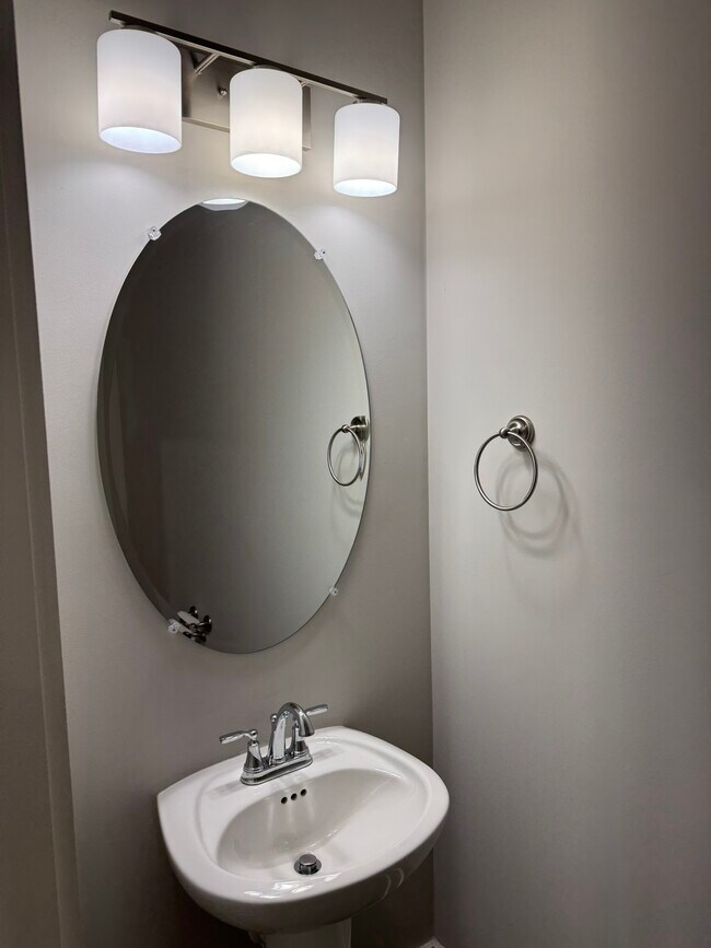 Building Photo - 689 Hickory Industrial Dr