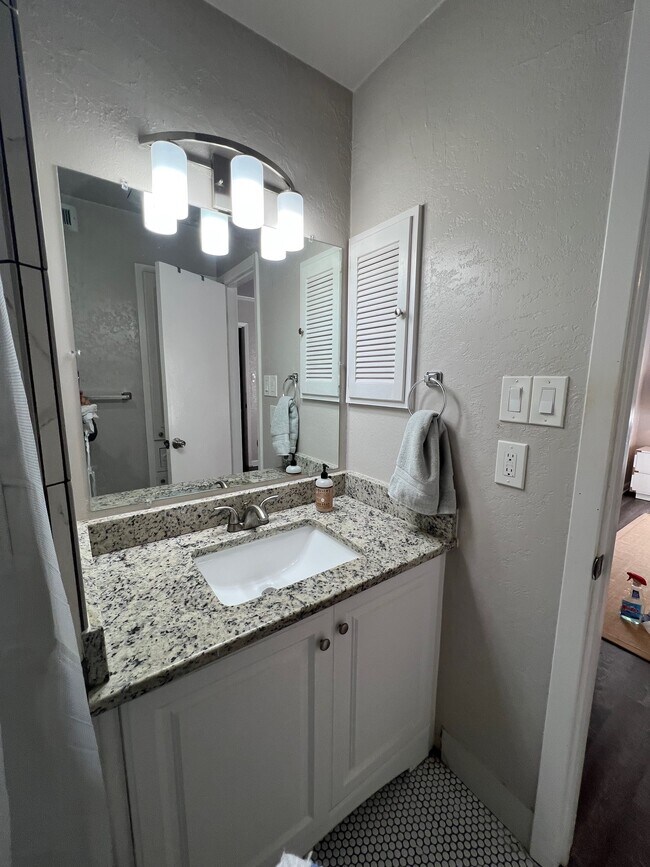 Building Photo - 168 Barilla Pl