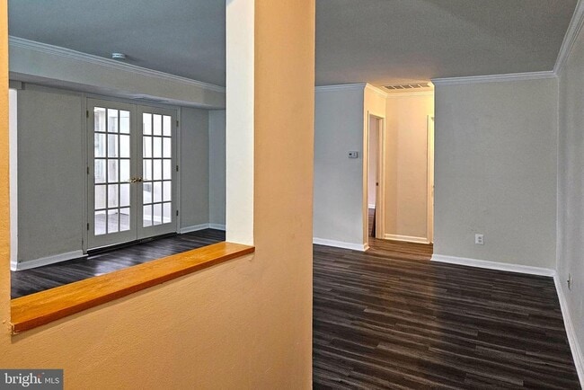 Building Photo - 9639 White Acre Rd