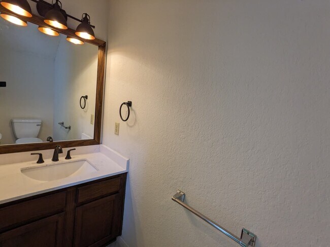 Building Photo - 4715 Sunshine Dr