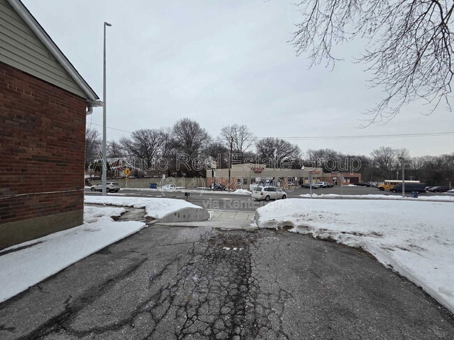 Building Photo - 1131 N Florissant Rd