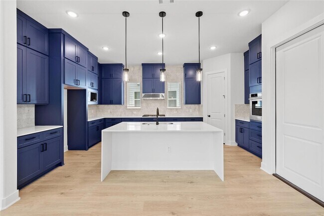 Building Photo - 1608 Kit Cir