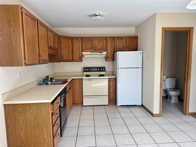 Building Photo - 4032 Canterbury Dr