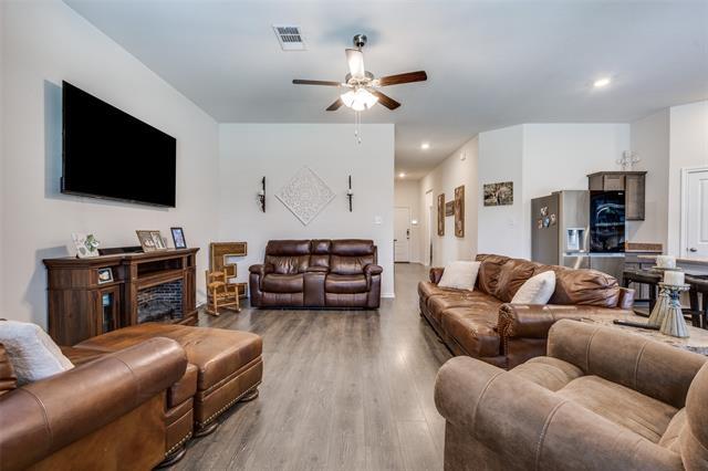 Building Photo - 900 Honey Maple St