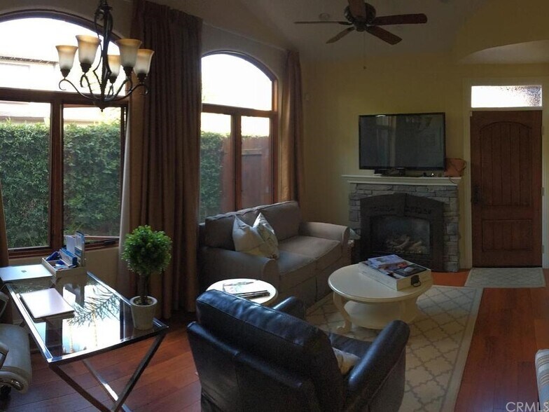 Building Photo - 288 Windward Ave