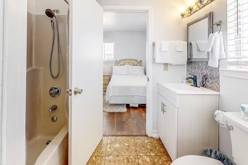 Building Photo - 5994 Beach Blvd