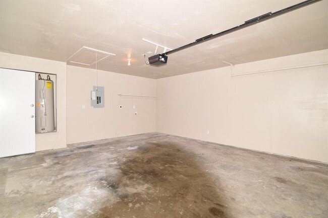 Building Photo - 1403 Saddle Dr