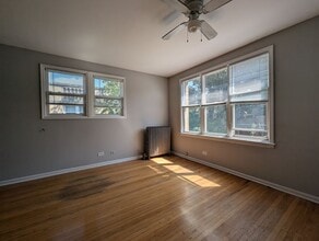 Building Photo - 910 W Dakin St