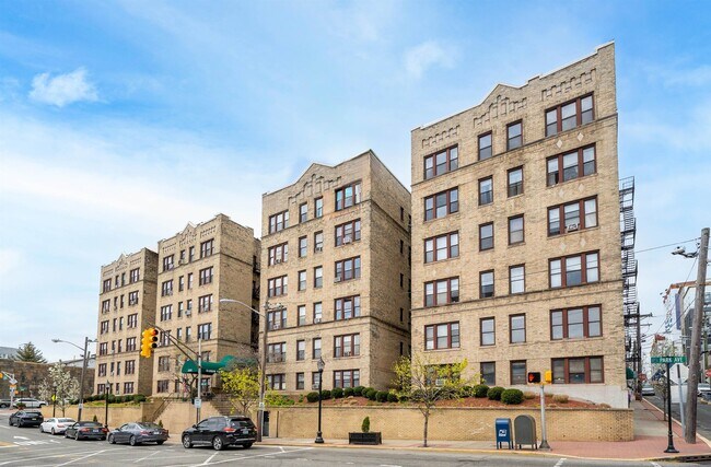 Building Photo - 3315 Pleasant Ave