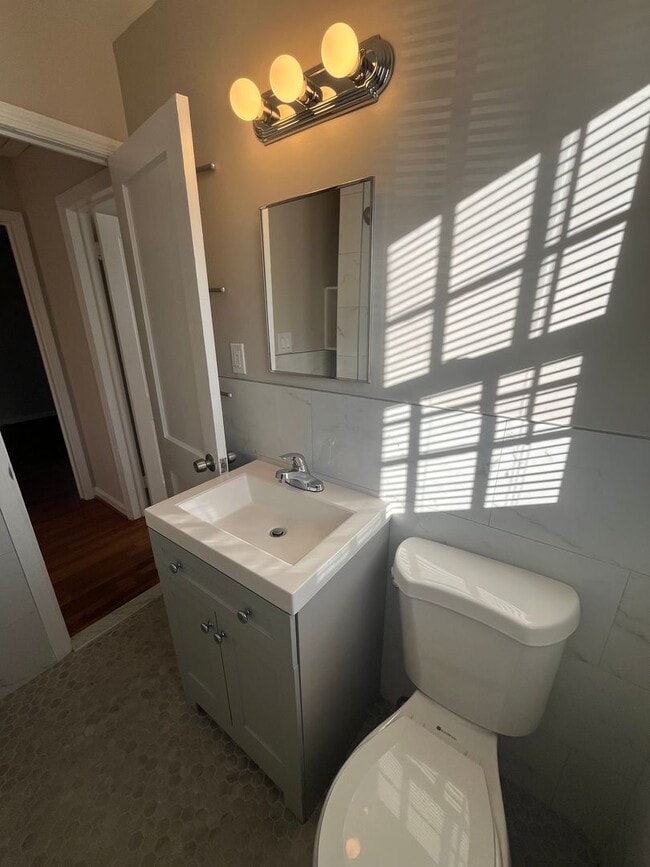 Building Photo - 7908 Wellington Rd