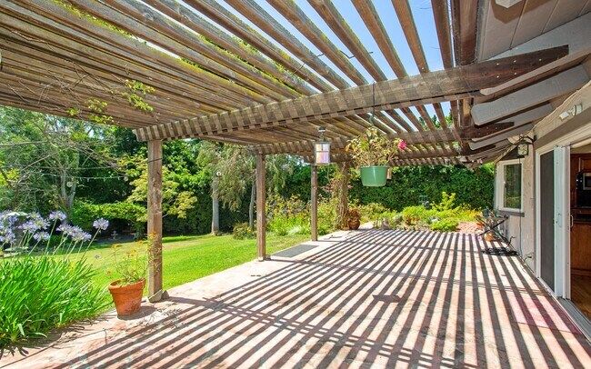 Building Photo - Stunning & Spacious Encinitas Home w/ Gorg...