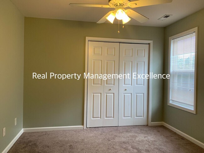 Building Photo - Lovely 2 Story Home In Raleigh, Available December 15th!