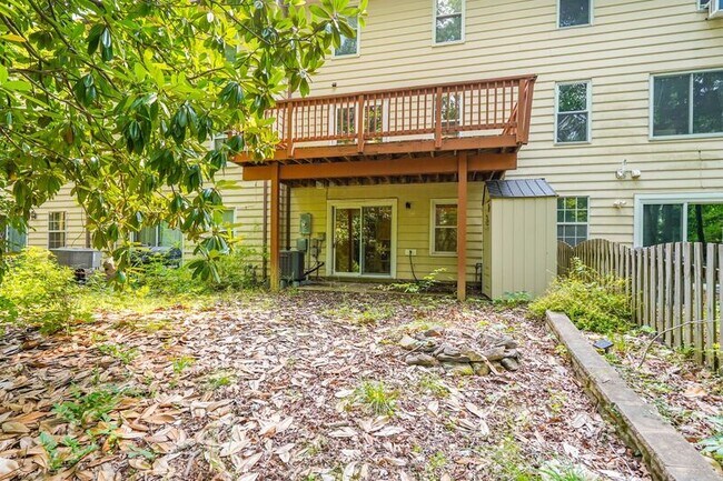 Building Photo - 128 Kings Mill Dr
