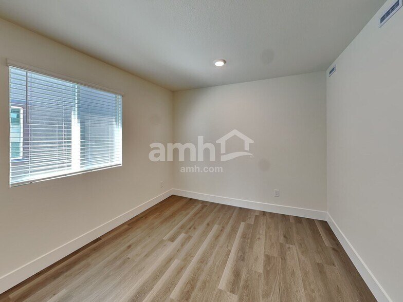 Building Photo - 10380 Bee Balm St