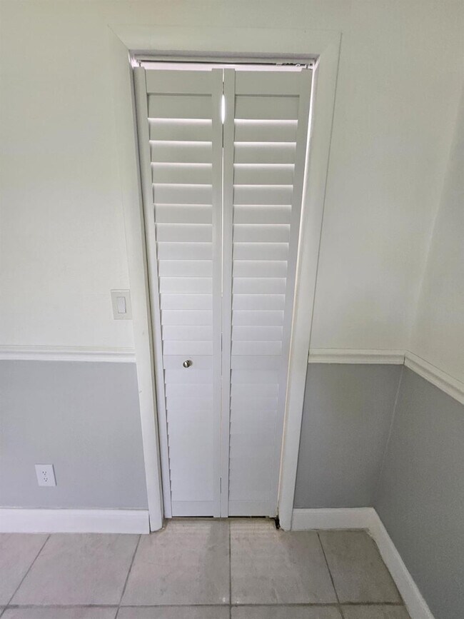 Building Photo - 1005 S Flagler Ave