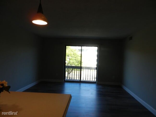 Building Photo - 1 br, 1 bath Condo - 68 Main Street