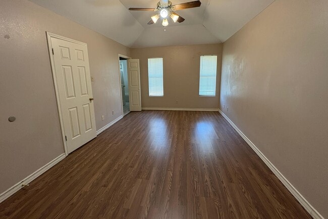Building Photo - 1603 Sherwood Dr