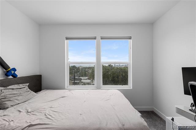 Building Photo - 1400 W Alaska Pl