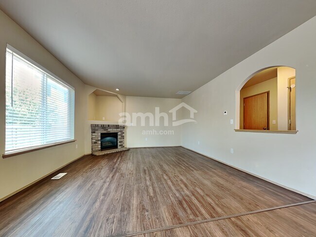 Building Photo - 7815 205th St E