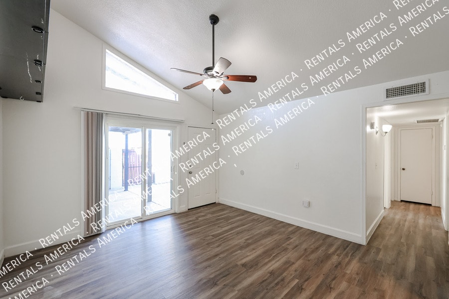 Building Photo - 712 N Santa Barbara