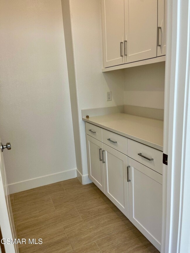 Building Photo - 779 Edward Scholle Dr