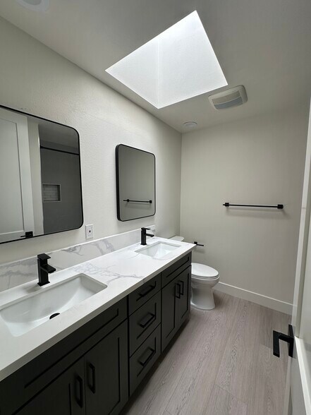 Building Photo - 16512 Harbour Ln