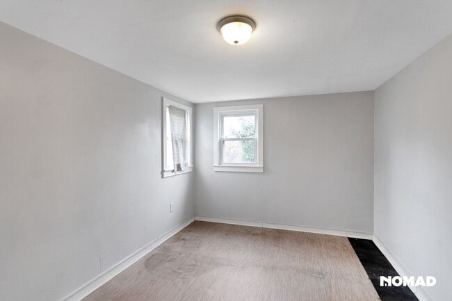 Building Photo - Charming 2BR Duplex in Salem