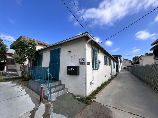 Building Photo - 1434 W 145th St